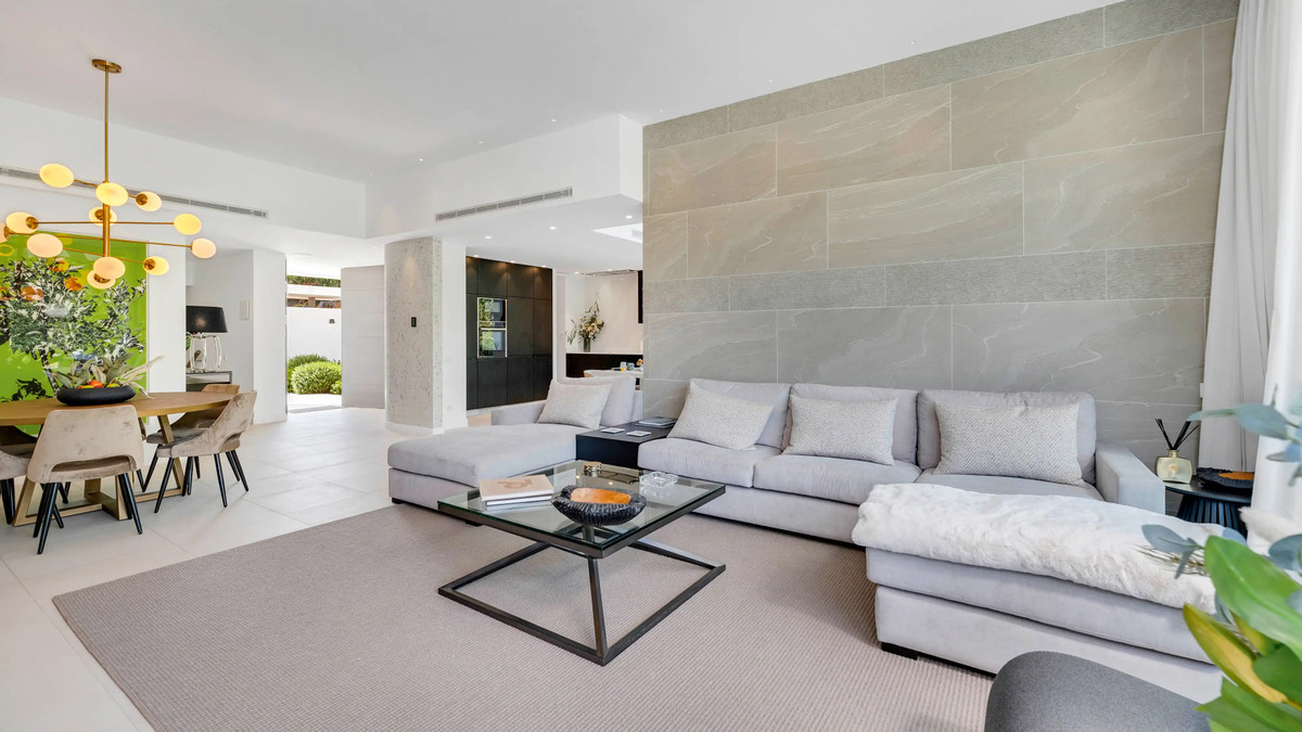 5 Bedroom Villa for Sale in El Paraiso — 8