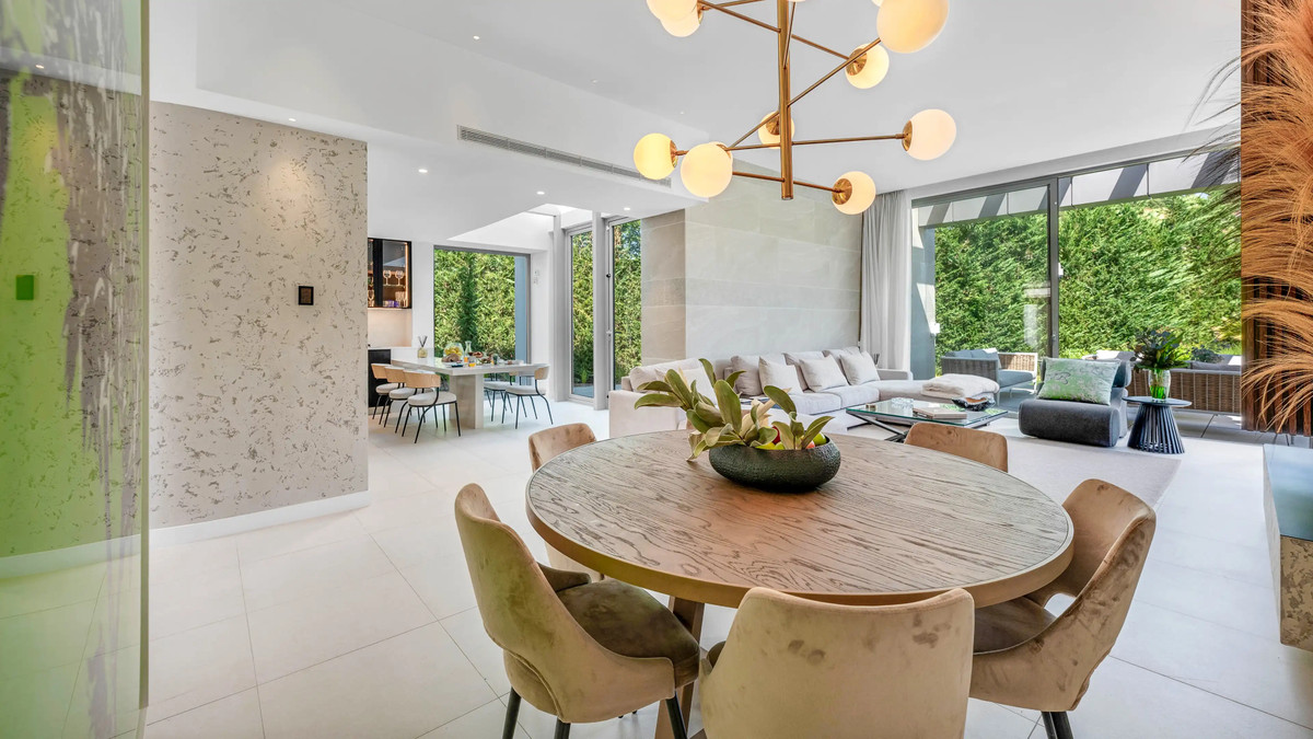 5 Bedroom Villa for Sale in El Paraiso — 9