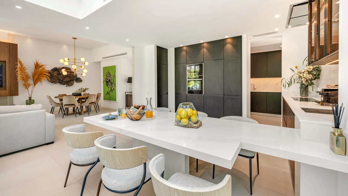 5 Bedroom Villa for Sale in El Paraiso — view 10