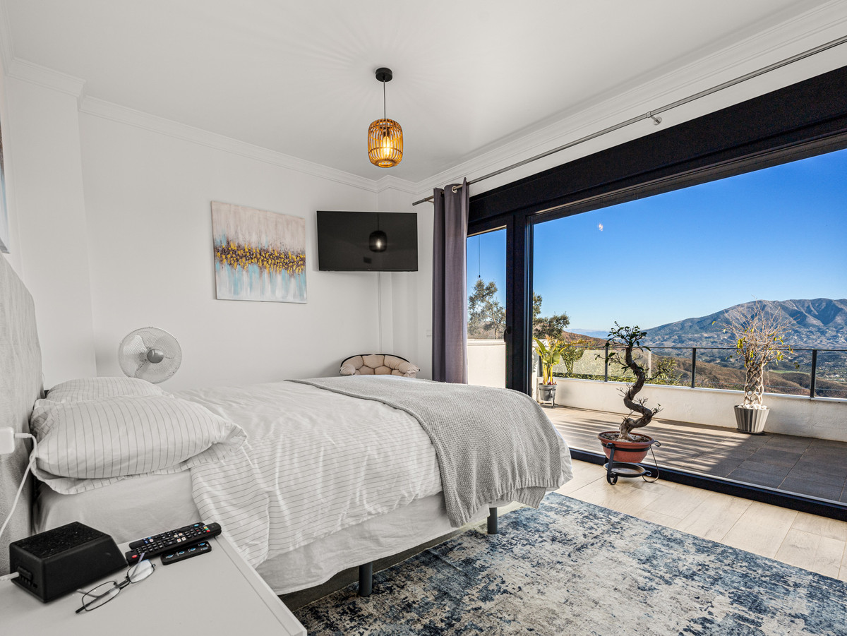 3 Bedroom Villa for Sale in Marbella — 7