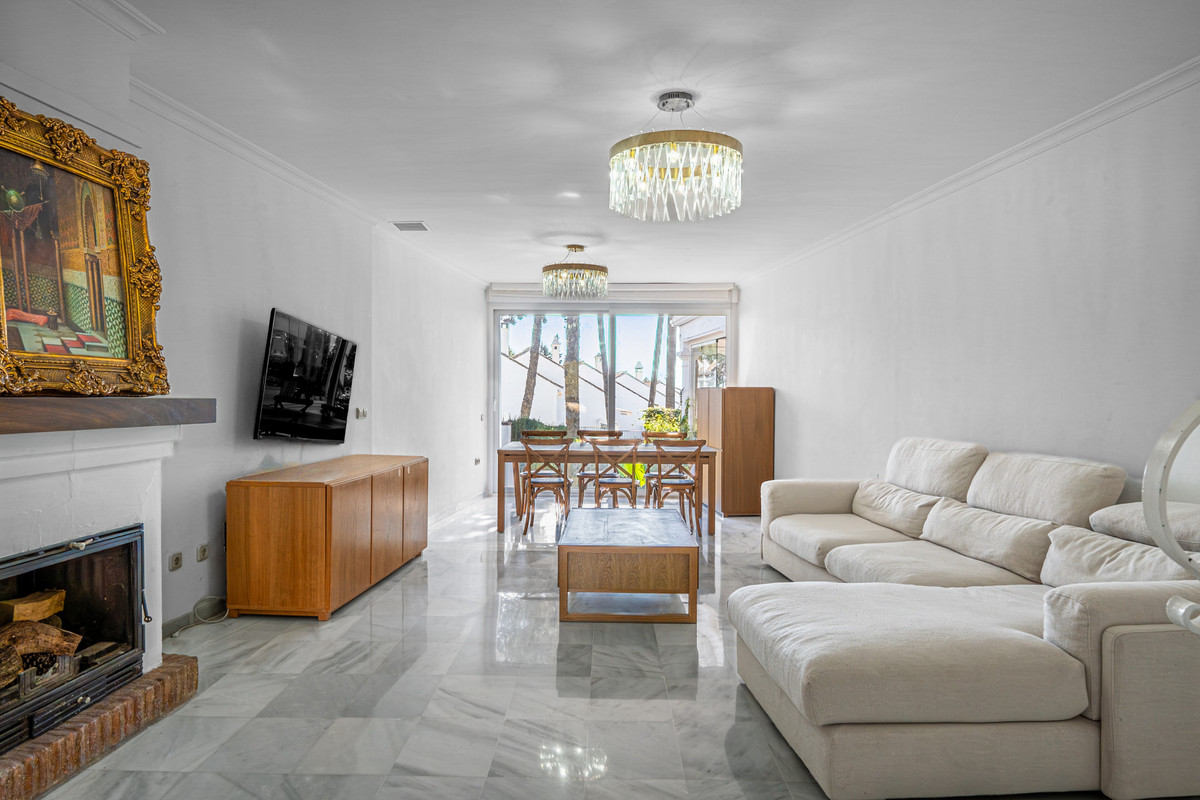 3 Bedroom Villa for Sale in The Golden Mile — 2