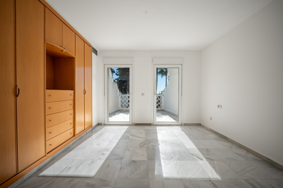 3 Bedroom Villa for Sale in The Golden Mile — 7