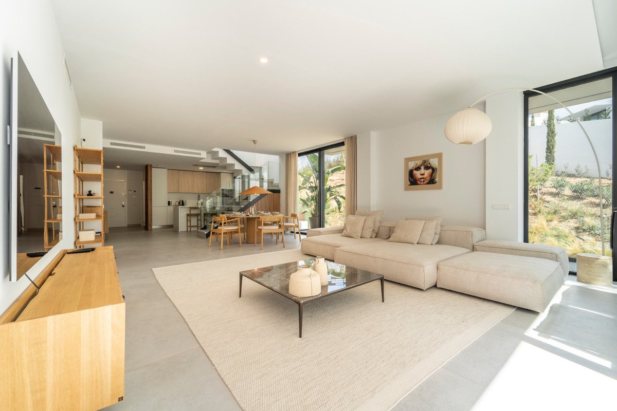 3 Bedroom Apartment for Sale in Marbella — 3