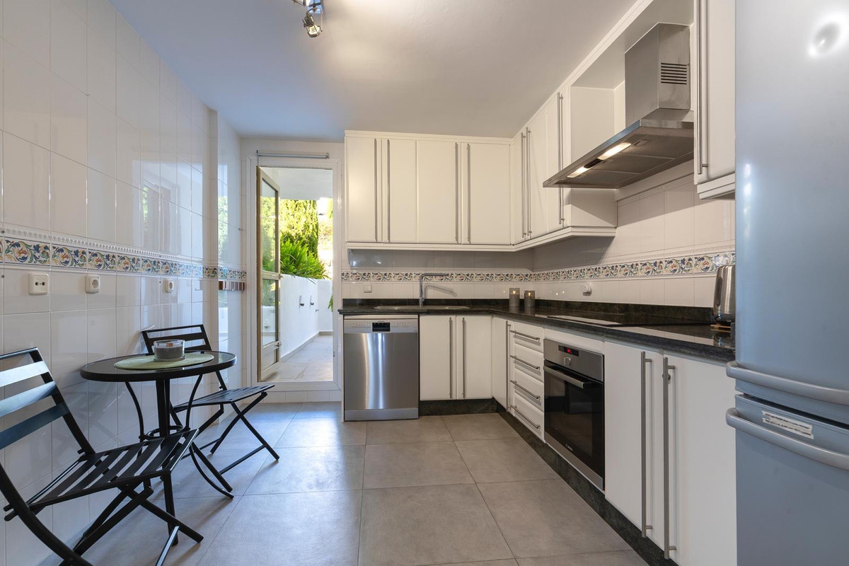 2 Bedroom Apartment for Sale in Nueva Andalucía — view 10