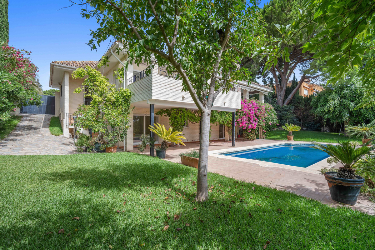 4 Bedroom Villa for Sale in Guadalmina Alta