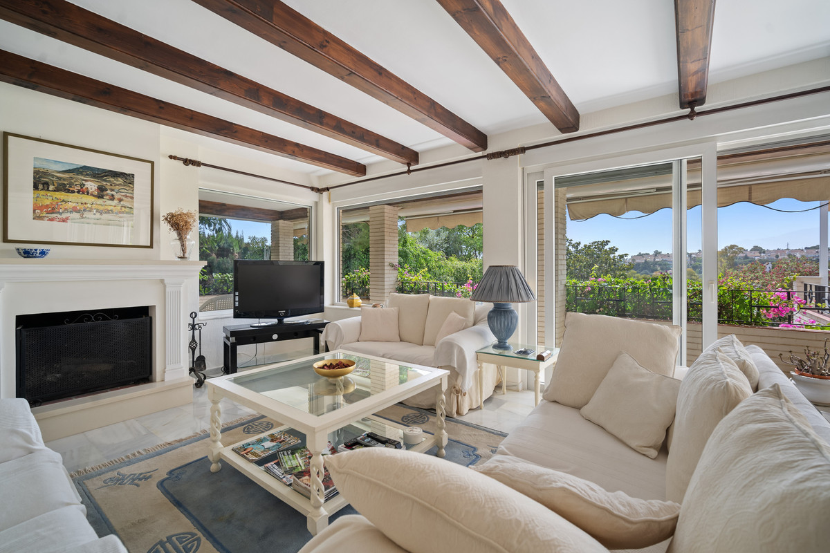 4 Bedroom Villa for Sale in Guadalmina Alta — 2