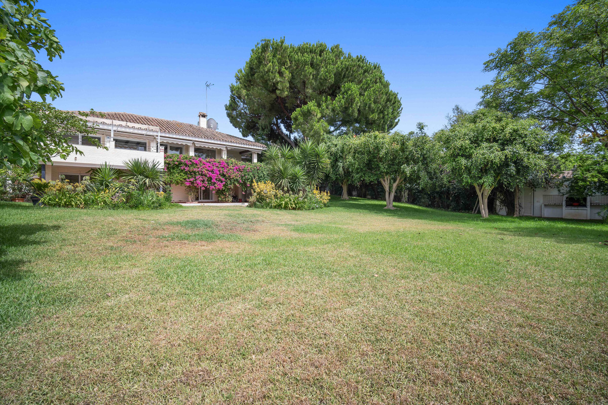 4 Bedroom Villa for Sale in Guadalmina Alta — 6