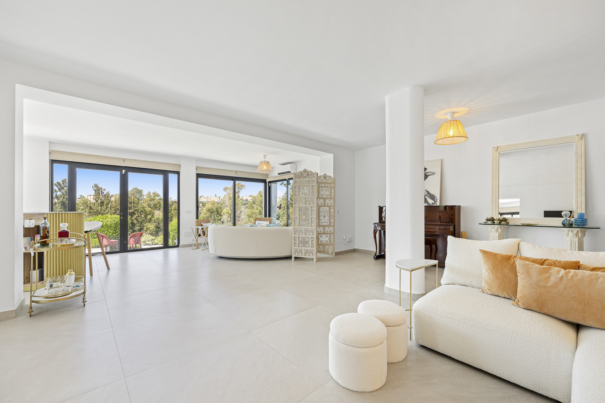 4 Bedroom Villa for Sale in Guadalmina Alta — 2