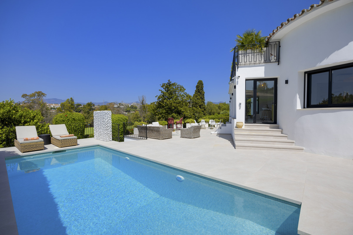 4 Bedroom Villa for Sale in Guadalmina Alta — 6