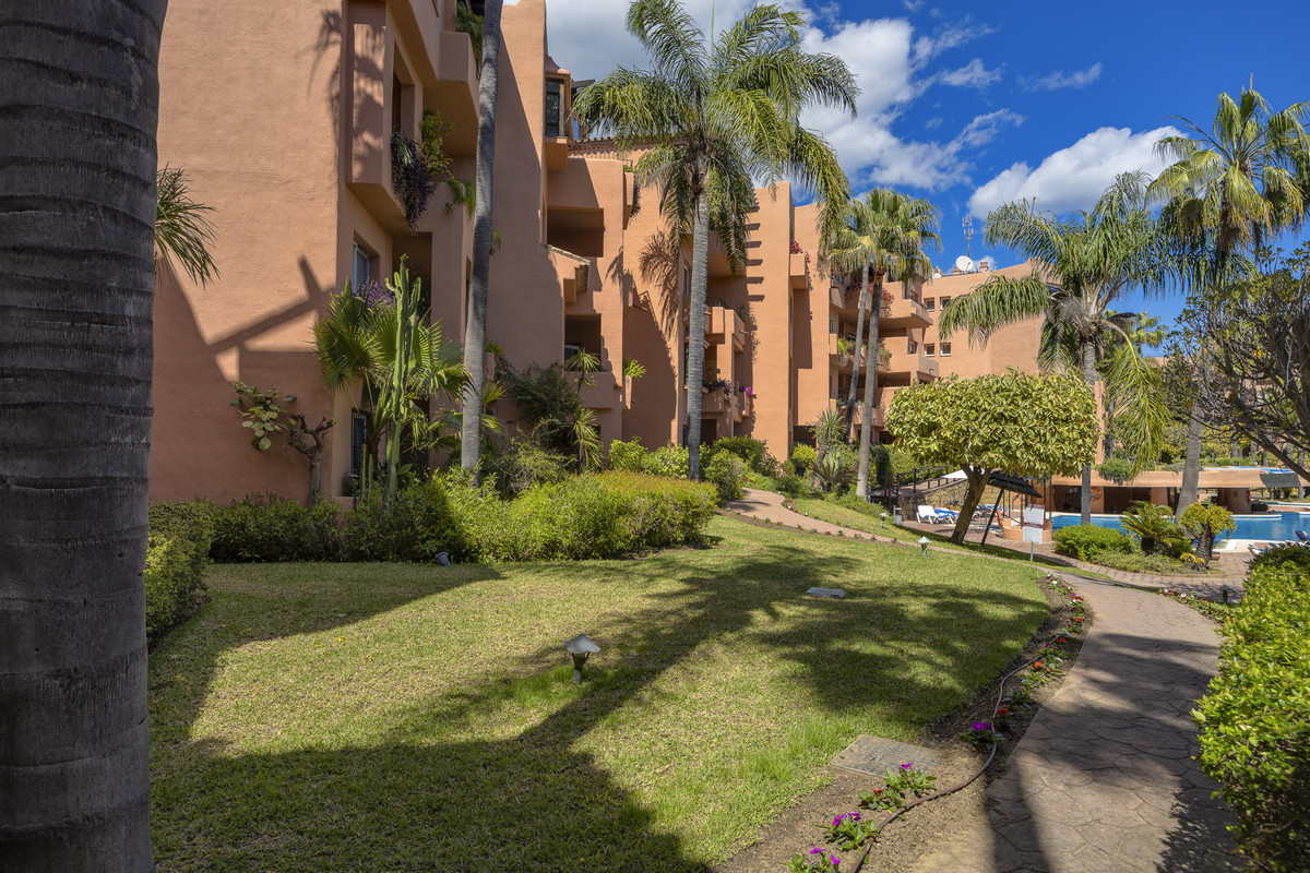 4 Bedroom Apartment for Sale in Marbella