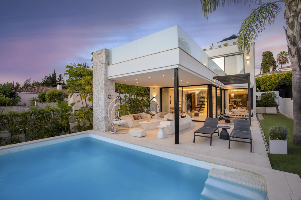 6 Bedroom Villa for Sale in San Pedro de Alcántara — 4