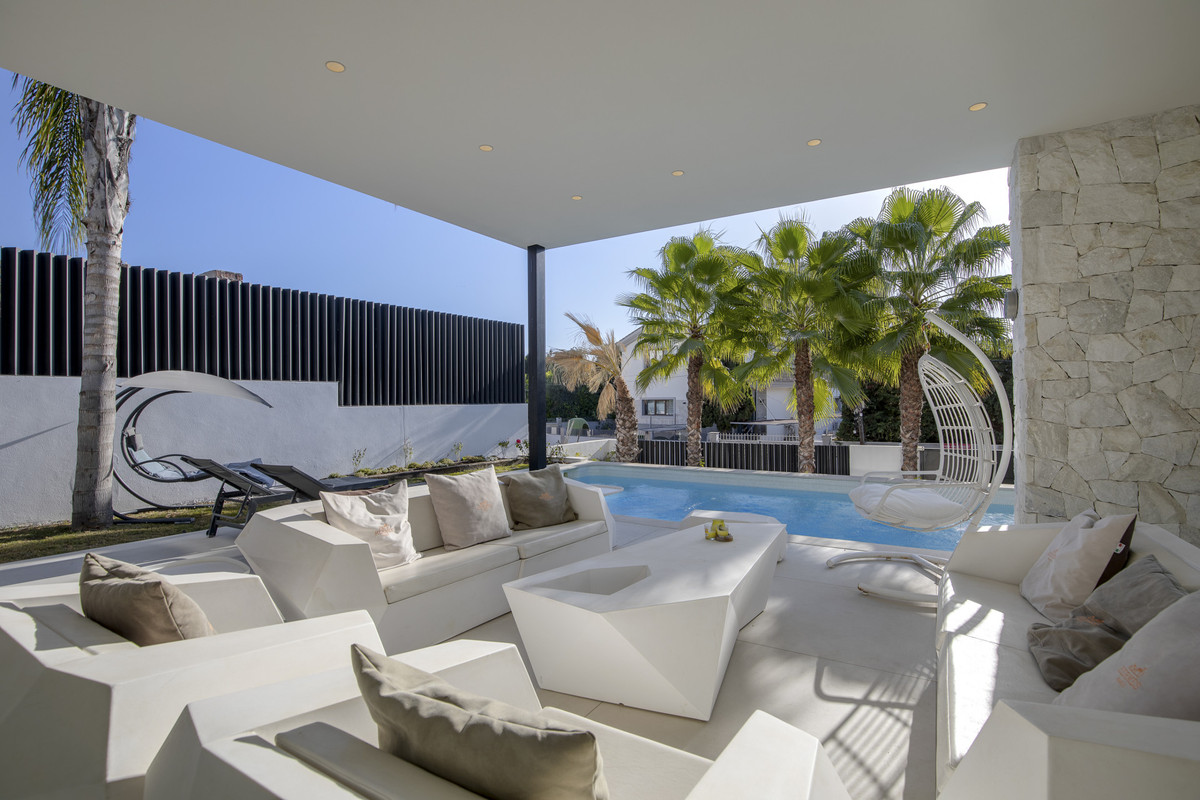 6 Bedroom Villa for Sale in San Pedro de Alcántara — 6