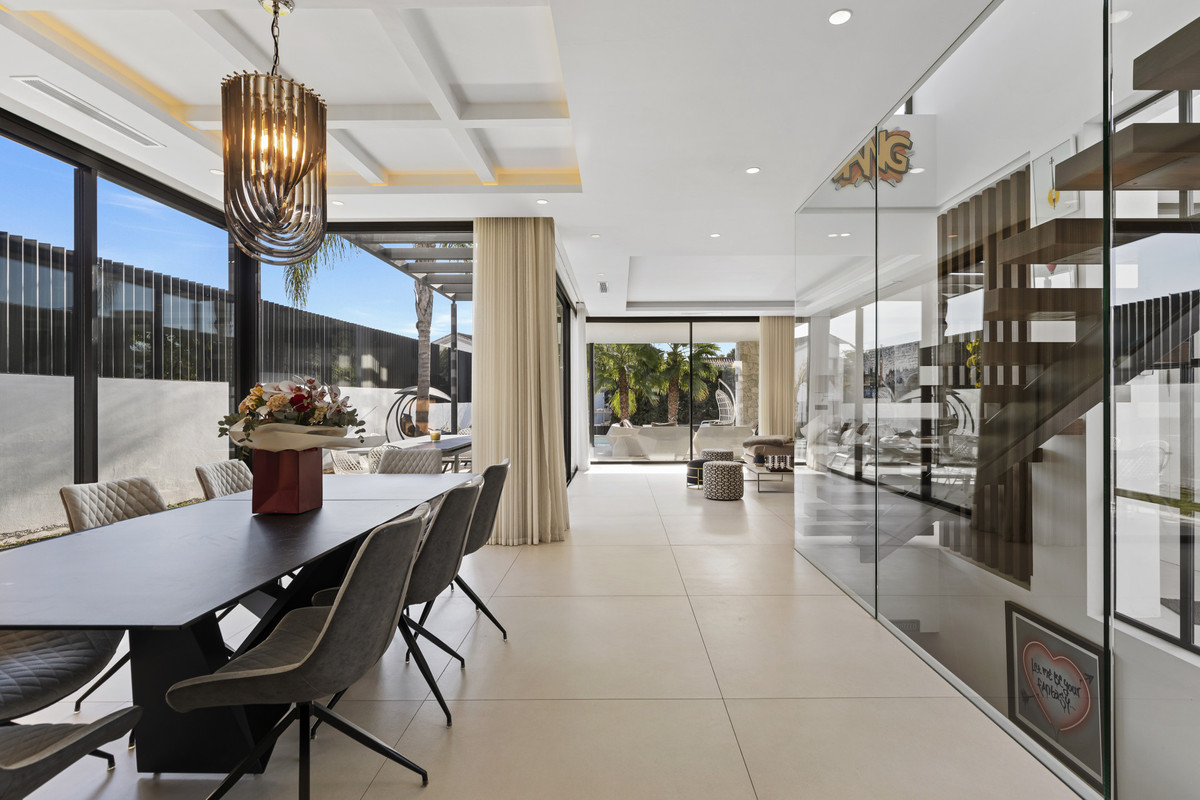 6 Bedroom Villa for Sale in San Pedro de Alcántara — 8