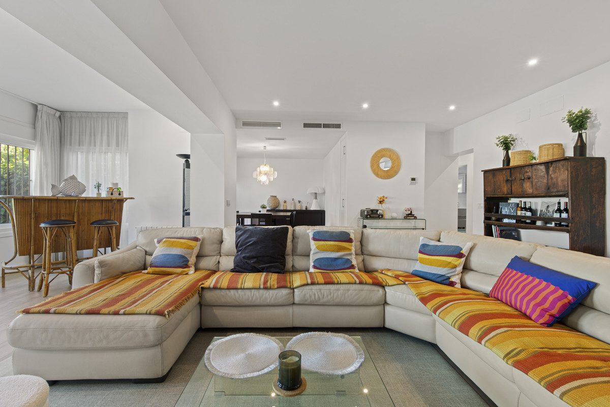 4 Bedroom Villa for Sale in Guadalmina Alta — 2