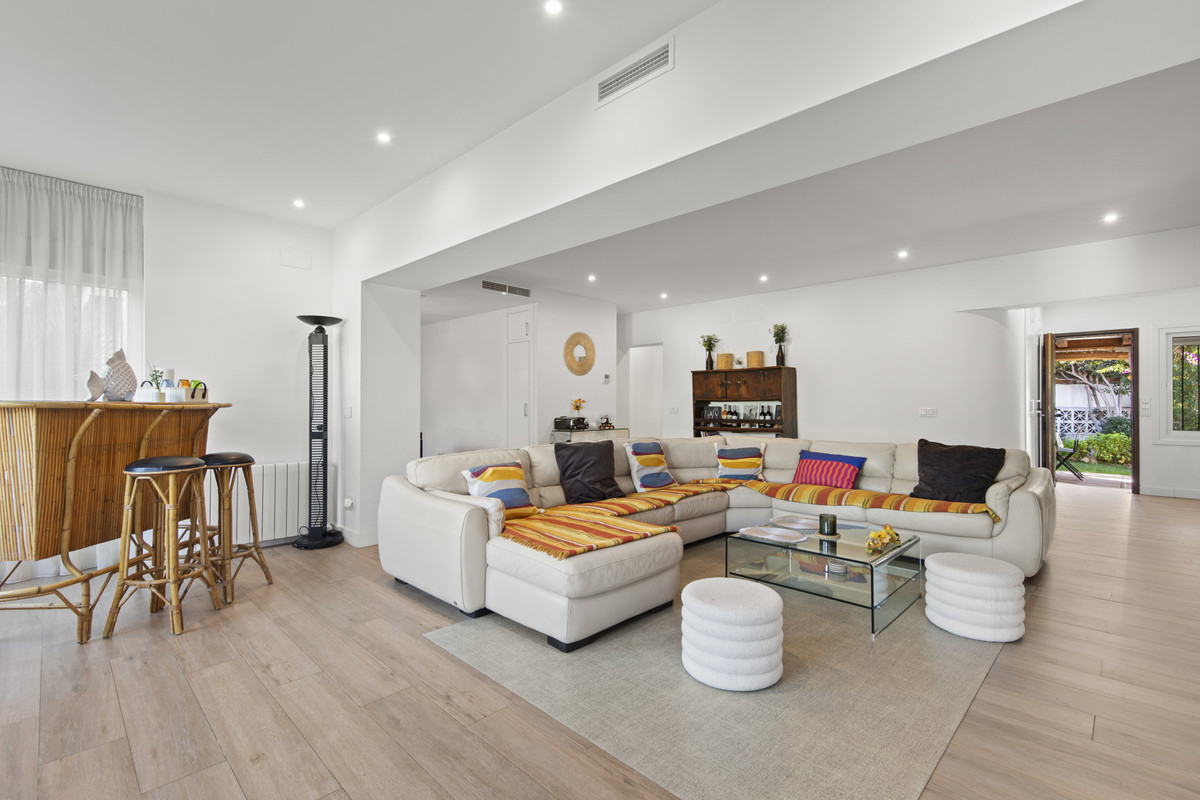 4 Bedroom Villa for Sale in Guadalmina Alta — 6