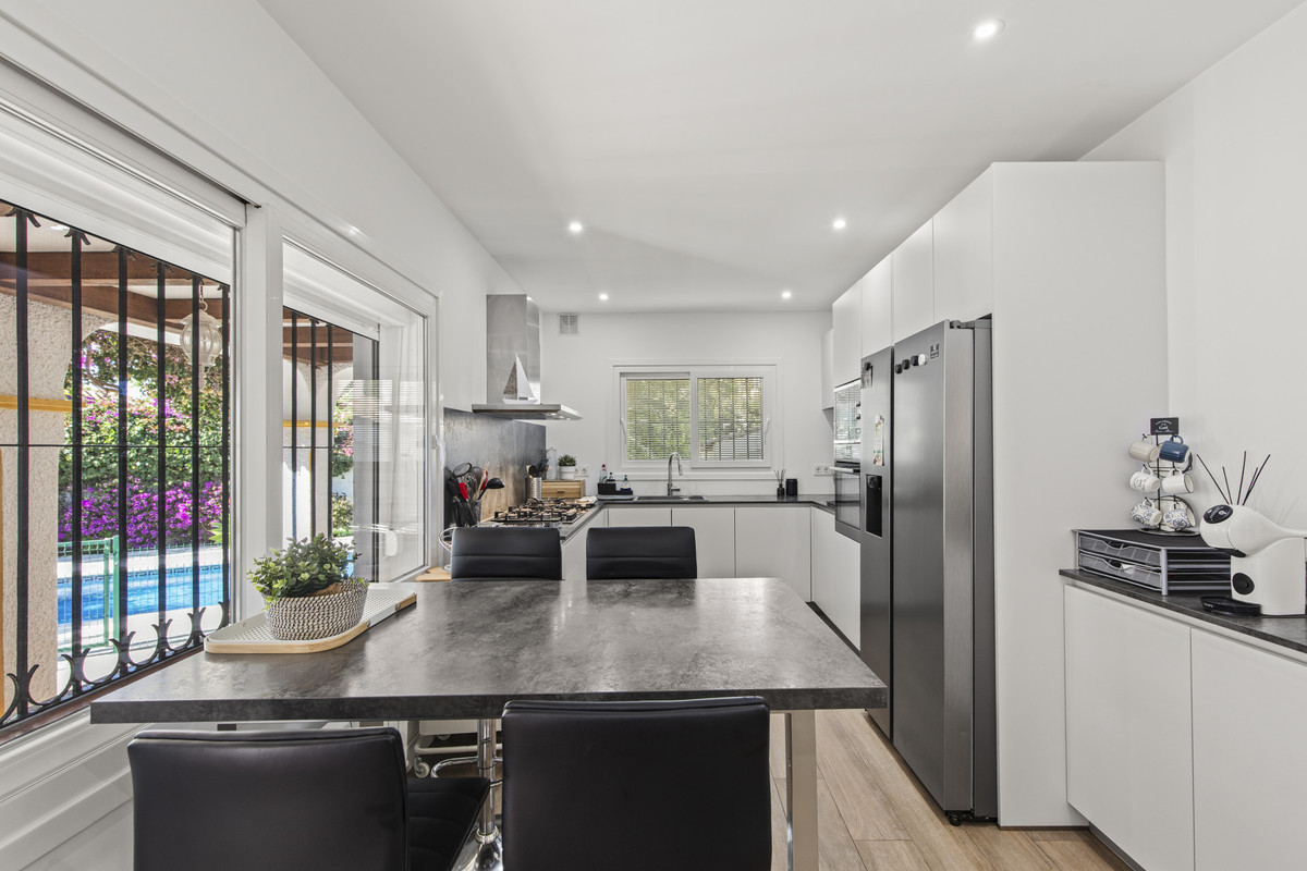 4 Bedroom Villa for Sale in Guadalmina Alta — 9