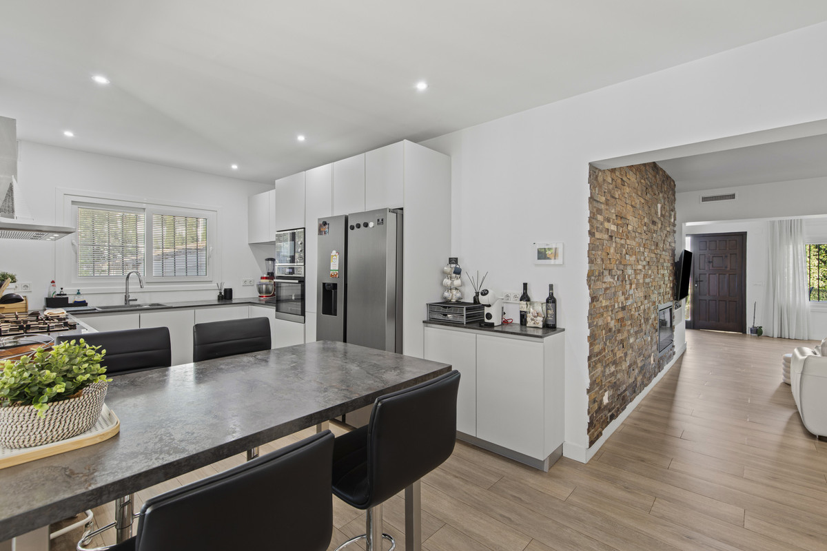4 Bedroom Villa for Sale in Guadalmina Alta — view 10