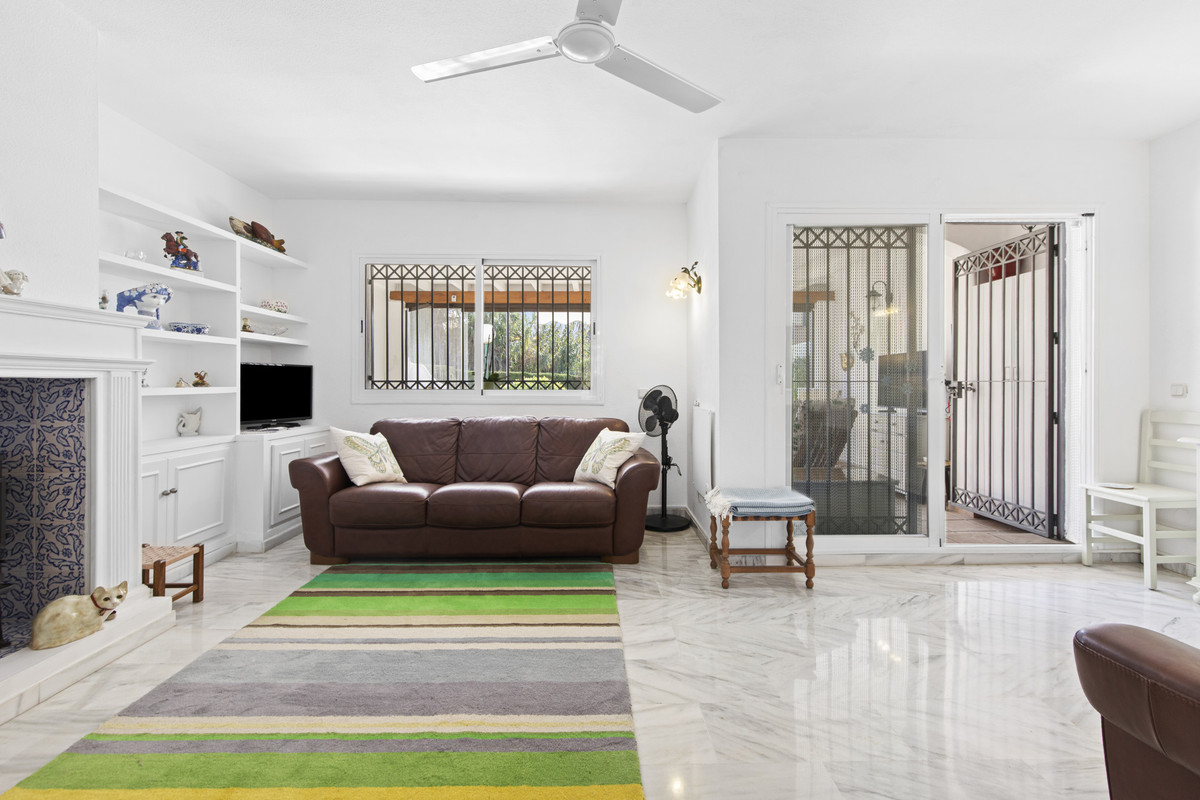 3 Bedroom Villa for Sale in Estepona — 2