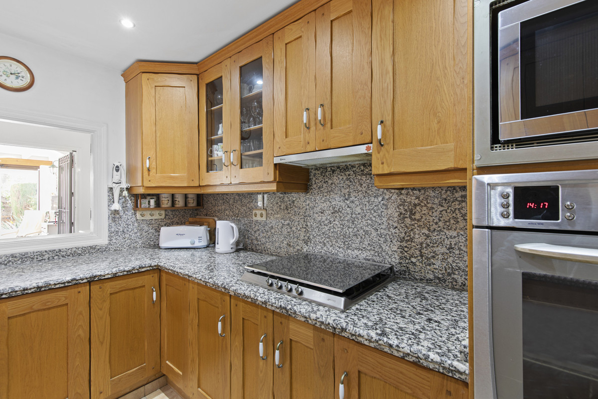 3 Bedroom Villa for Sale in Estepona — 9