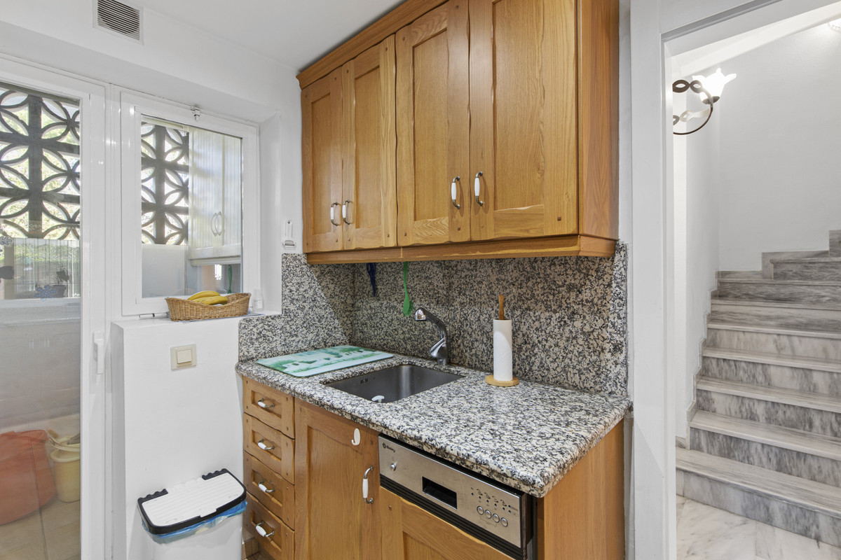3 Bedroom Villa for Sale in Estepona — view 10