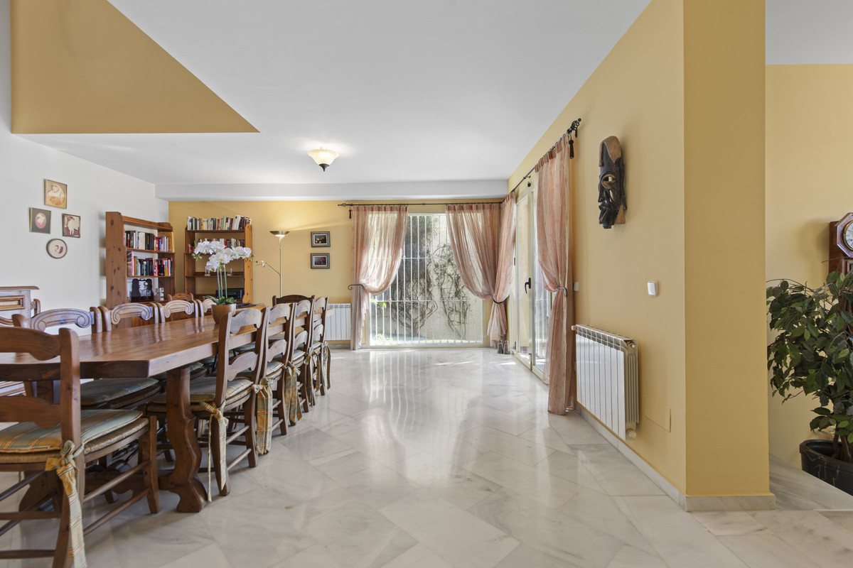 3 Bedroom Villa for Sale in Benahavís — 9