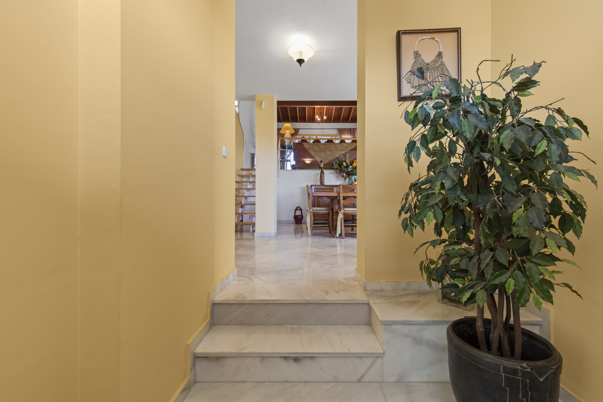 3 Bedroom Villa for Sale in Benahavís — view 10