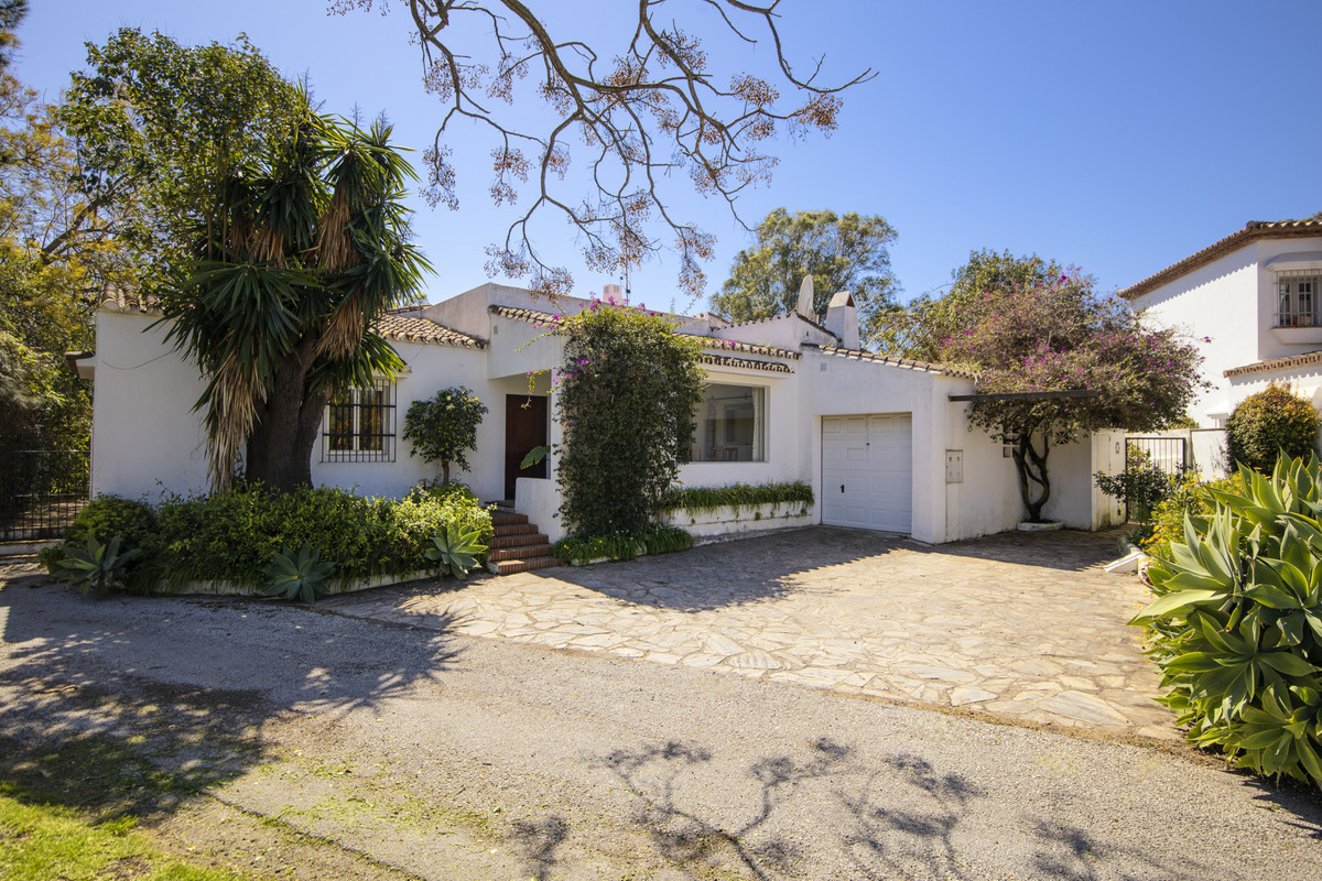 3 Bedroom Villa for Sale in Guadalmina Baja