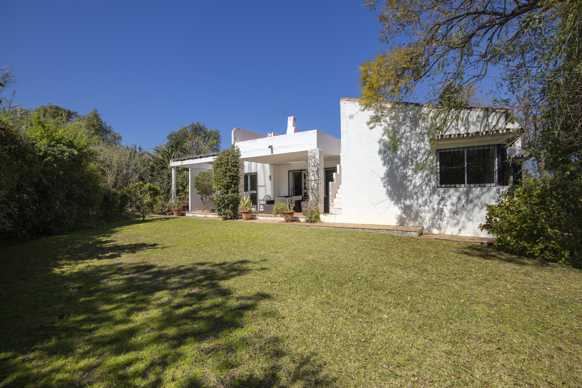 3 Bedroom Villa for Sale in Guadalmina Baja — 4