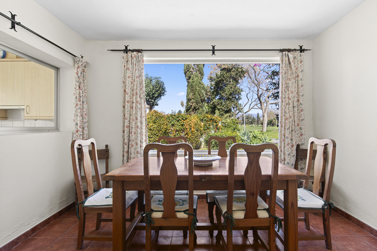 3 Bedroom Villa for Sale in Guadalmina Baja — view 10