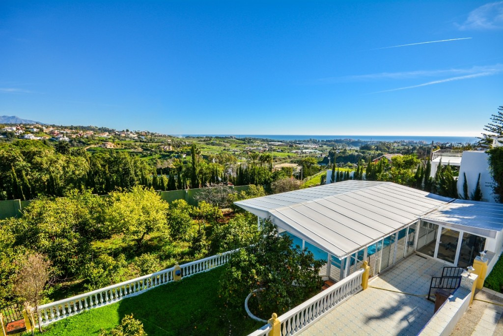 8 Bedroom Villa for Sale in Estepona — 2