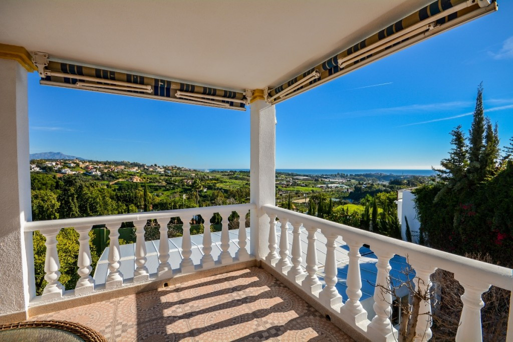 8 Bedroom Villa for Sale in Estepona — 9