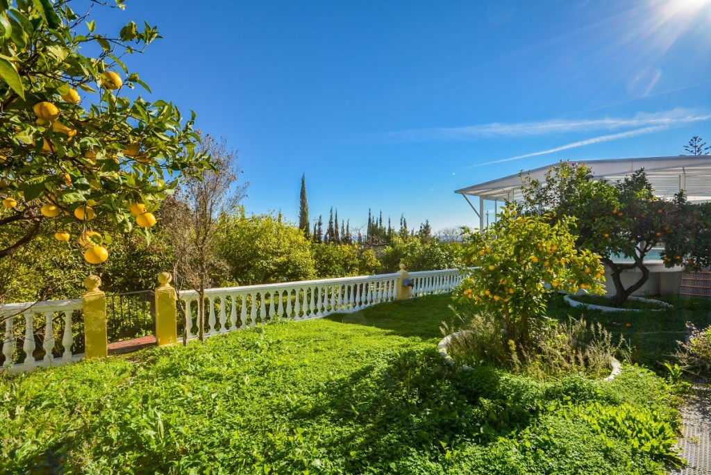 8 Bedroom Villa for Sale in Estepona — view 10