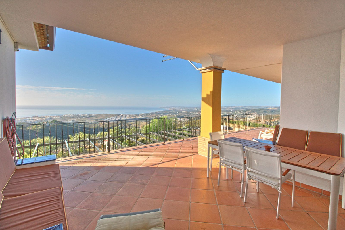 5 Bedroom Villa for Sale in Estepona — 3