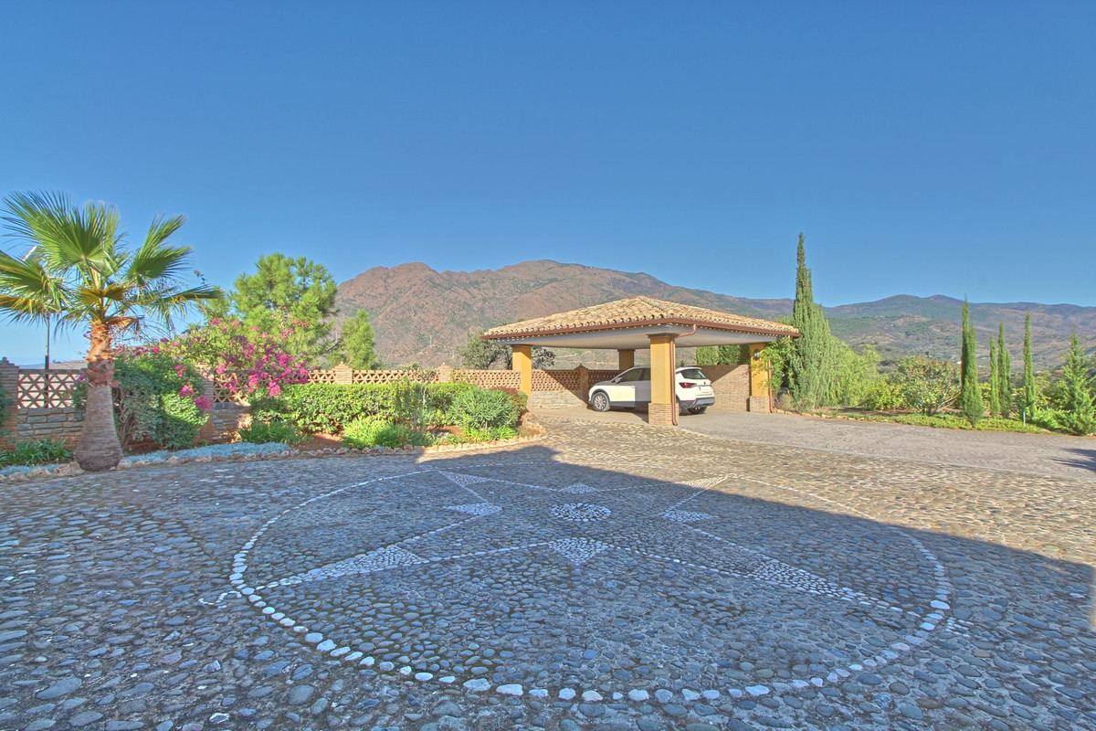 5 Bedroom Villa for Sale in Estepona — 6