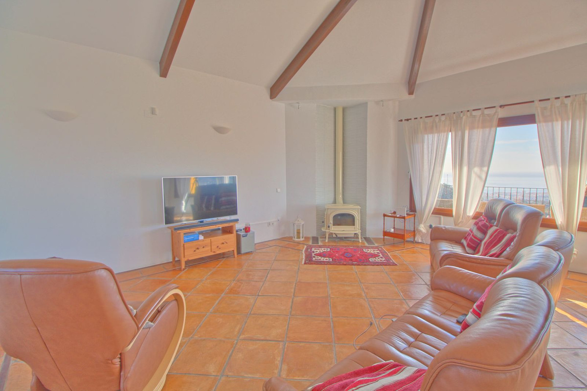 5 Bedroom Villa for Sale in Estepona — 9