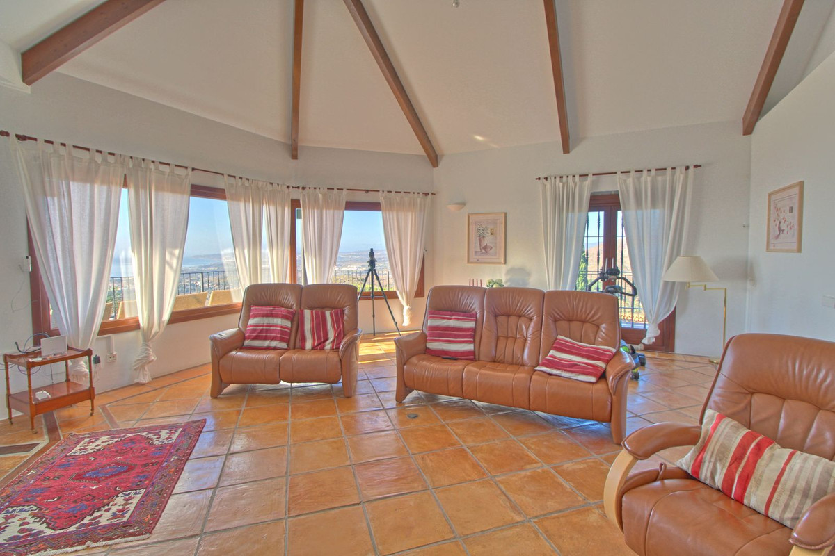5 Bedroom Villa for Sale in Estepona — view 10