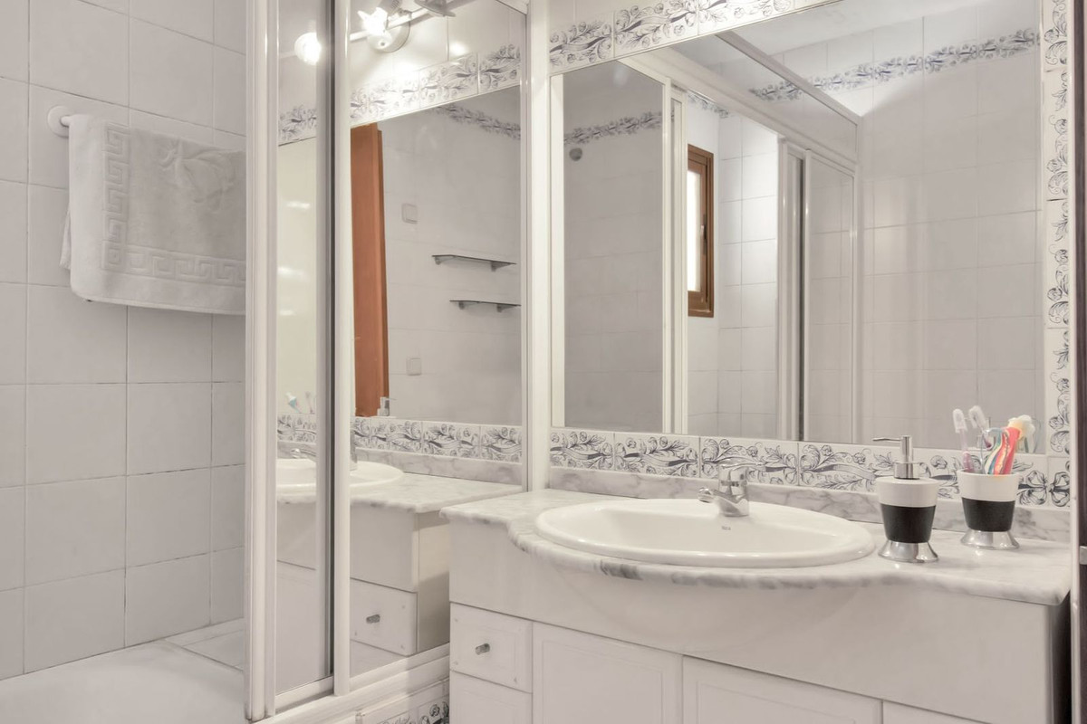 5 Bedroom Apartment for Sale in Benahavís — 4