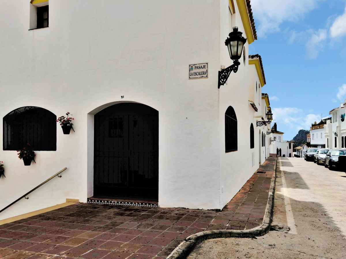 5 Bedroom Apartment for Sale in Benahavís — 7