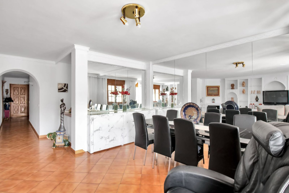 5 Bedroom Apartment for Sale in Benahavís — 9