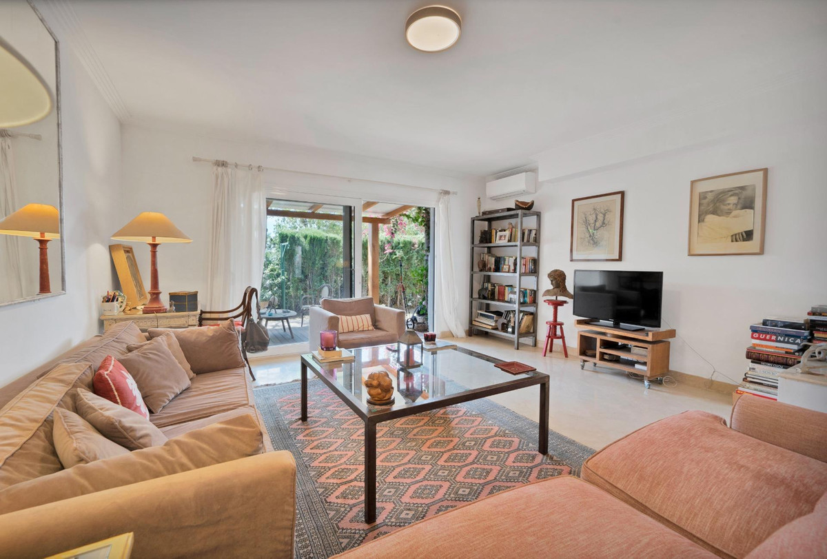 4 Bedroom Villa for Sale in Nagüeles