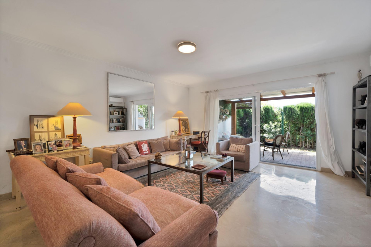 4 Bedroom Villa for Sale in Nagüeles — 2