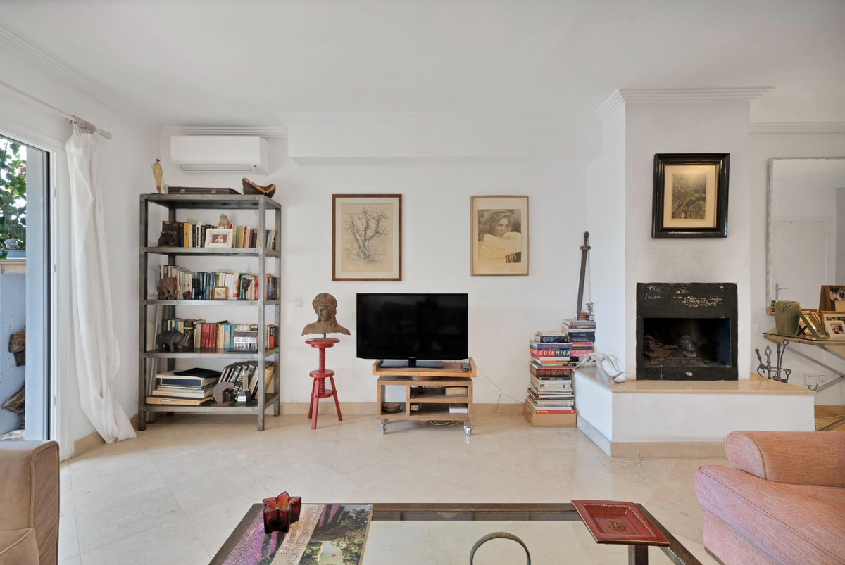 4 Bedroom Villa for Sale in Nagüeles — view 10