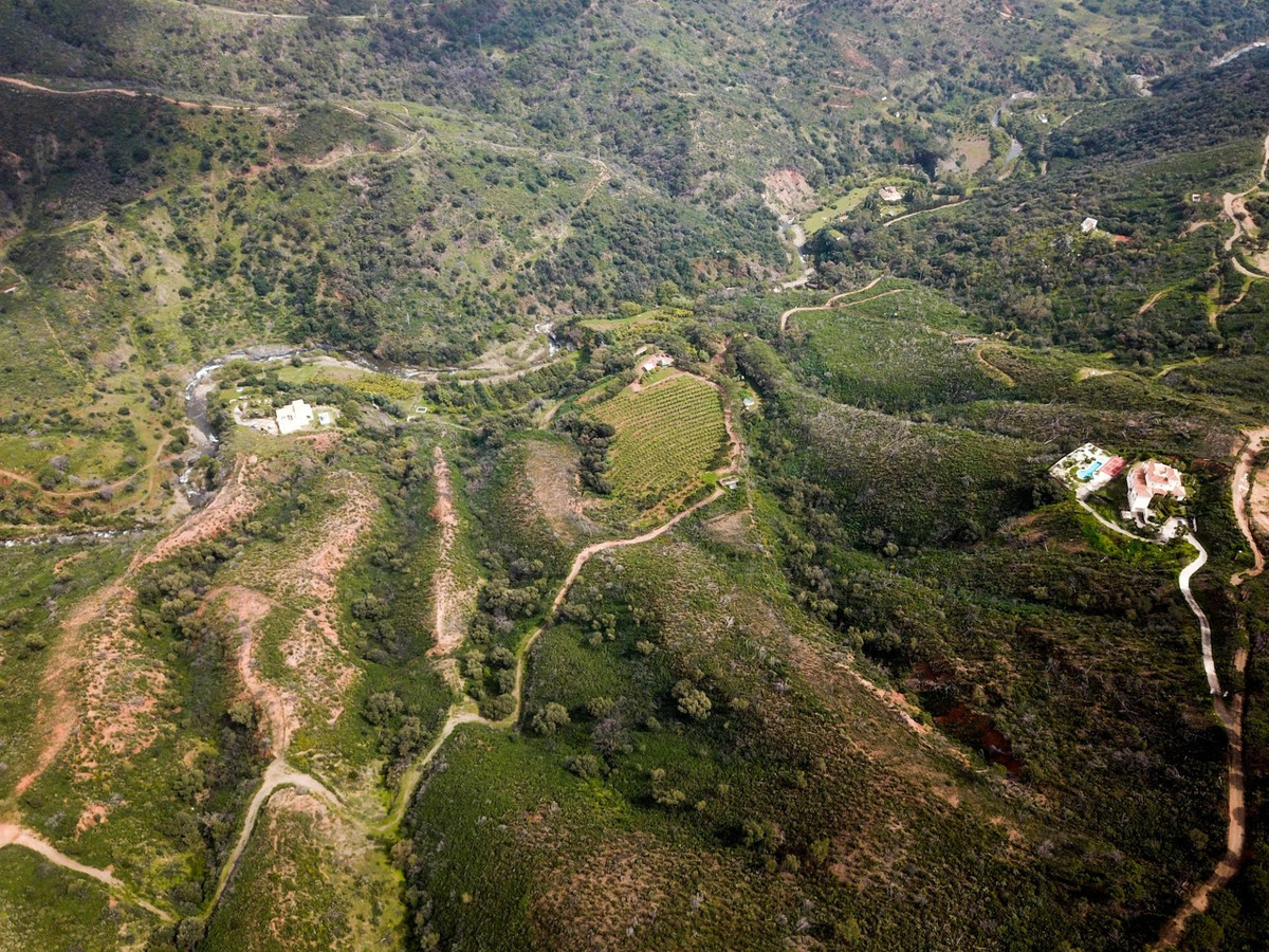Plot for Sale in Estepona — 2