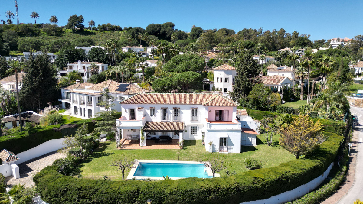 6 Bedroom Villa for Sale in Las Brisas