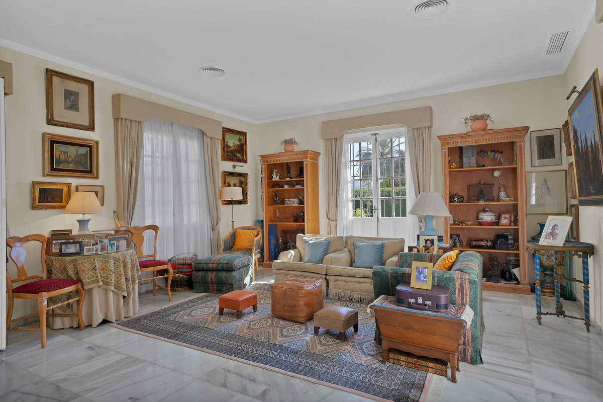 6 Bedroom Villa for Sale in Las Brisas — 8