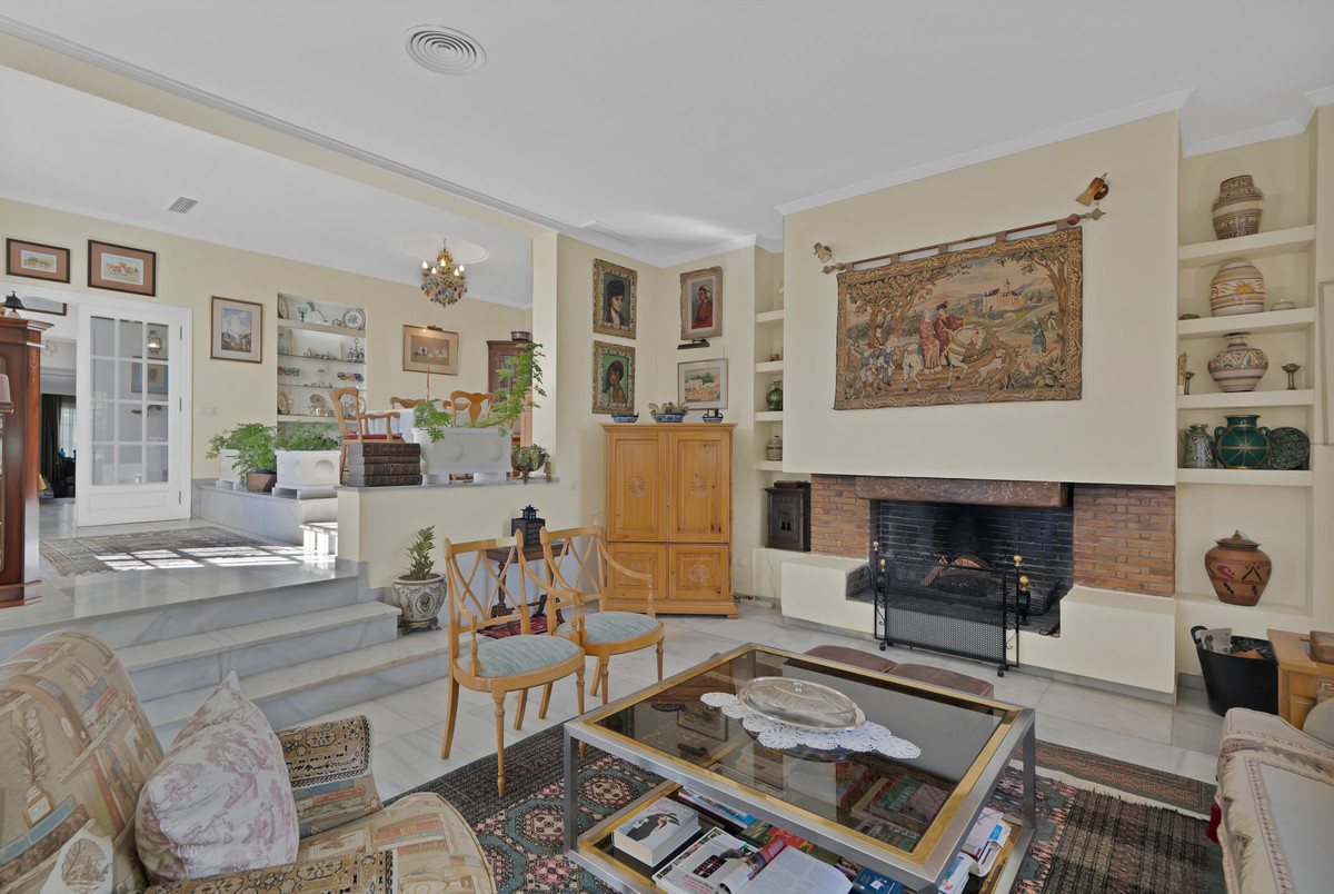 6 Bedroom Villa for Sale in Las Brisas — 9