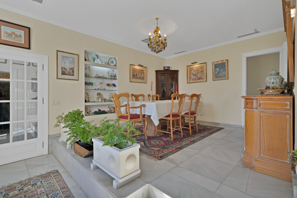6 Bedroom Villa for Sale in Las Brisas — view 10