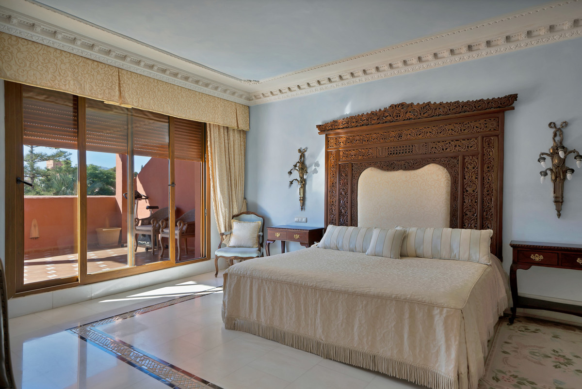 5 Bedroom Apartment for Sale in Guadalmina Baja — 3