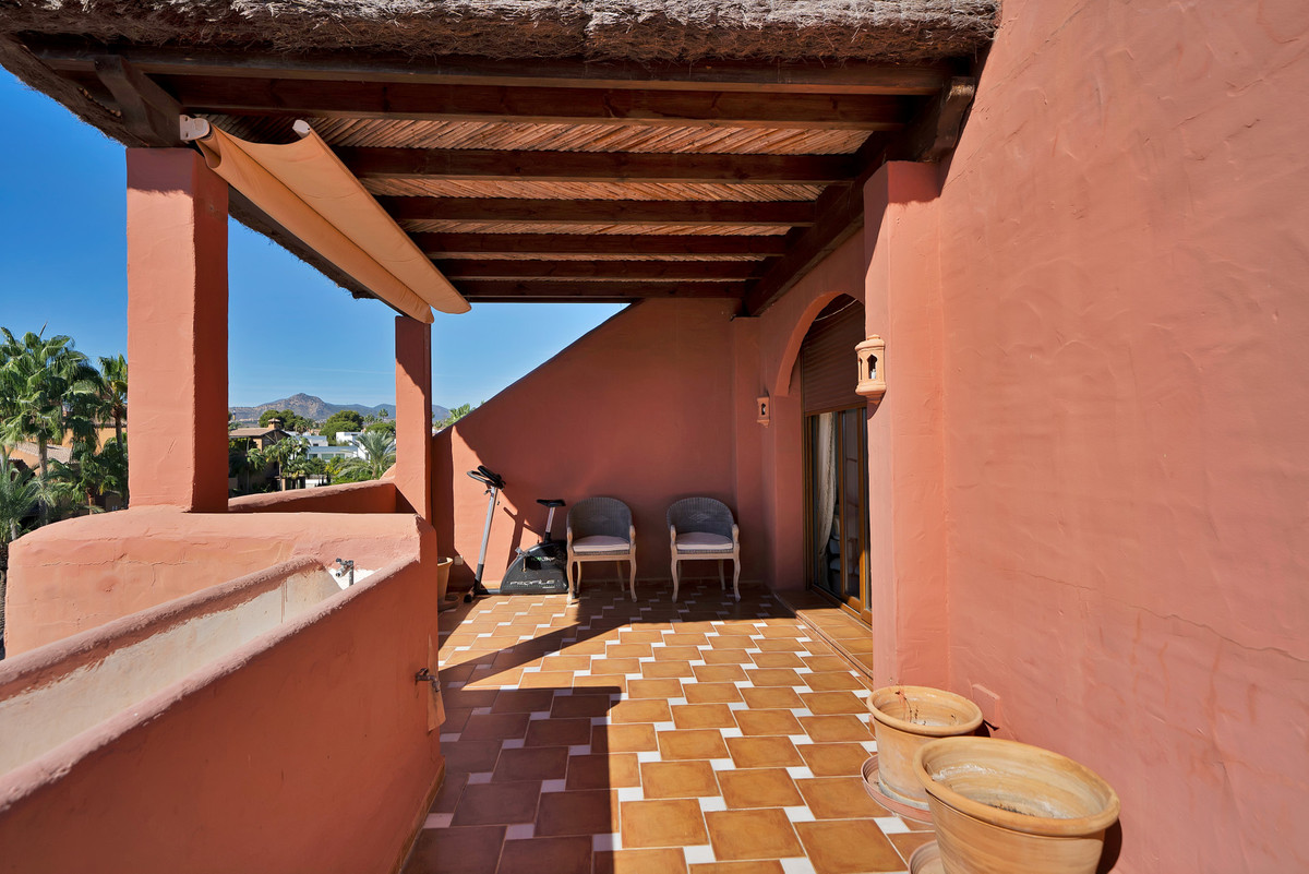 5 Bedroom Apartment for Sale in Guadalmina Baja — 4