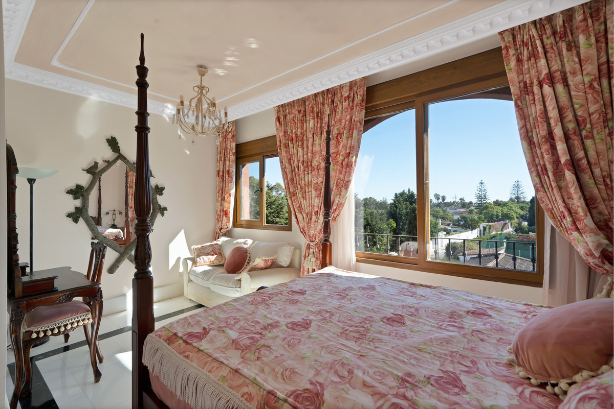 5 Bedroom Apartment for Sale in Guadalmina Baja — 7